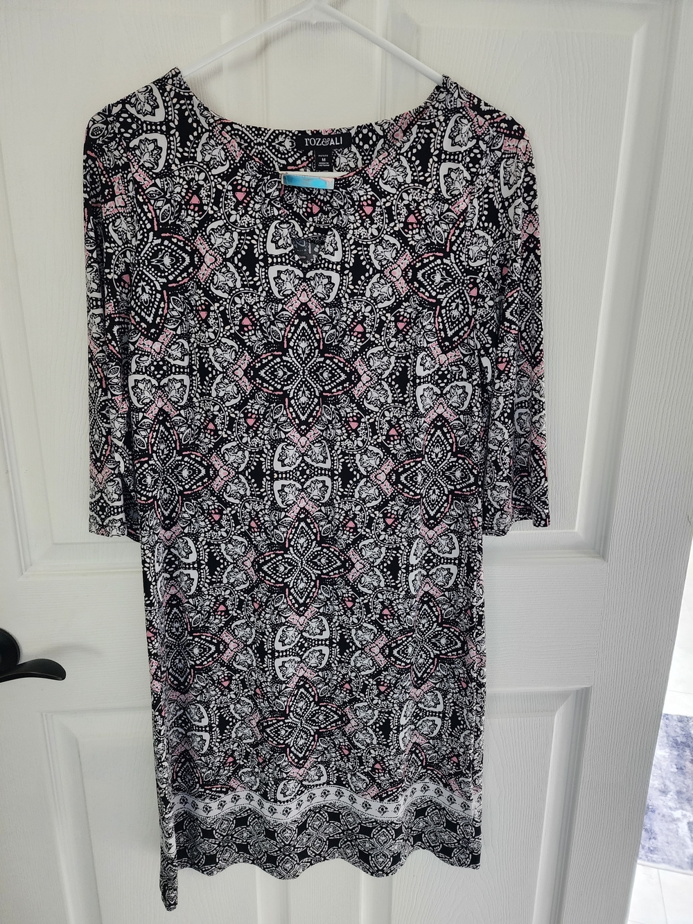Roz & Ali Black, White & Pink 3/4 Sleeve Patterned Dress